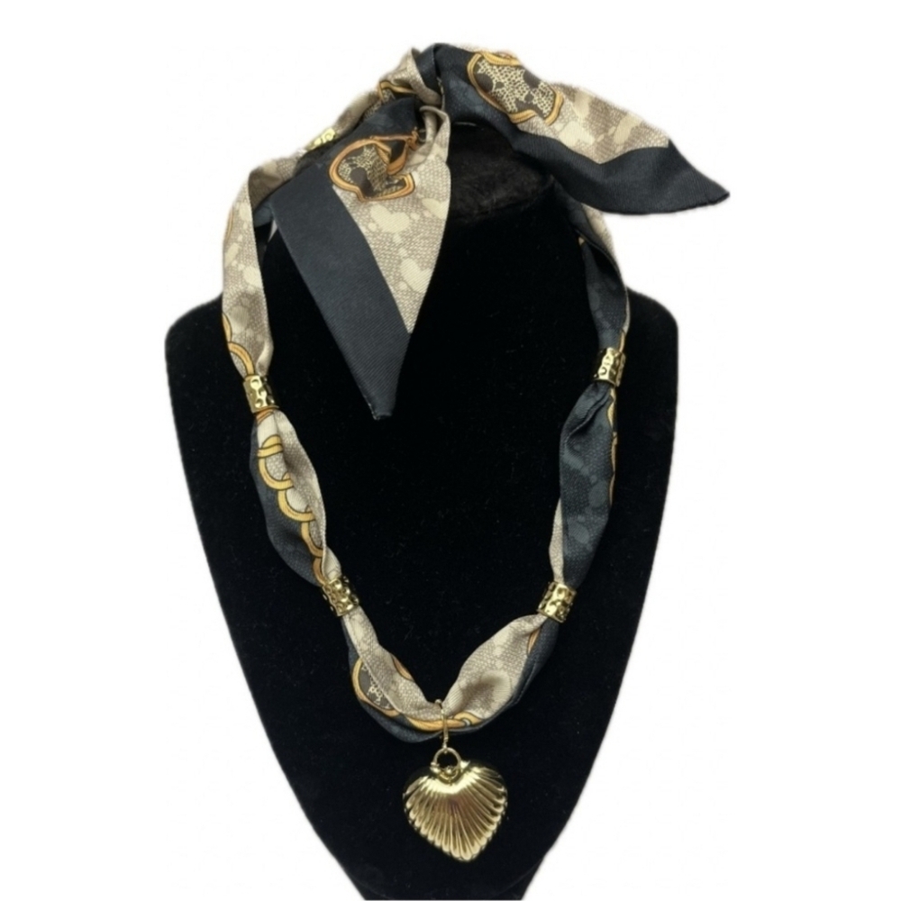🖤▪️ Gemelli ▪️beautiful  Adjustable Satin Scarf Necklace with Heart Pendant